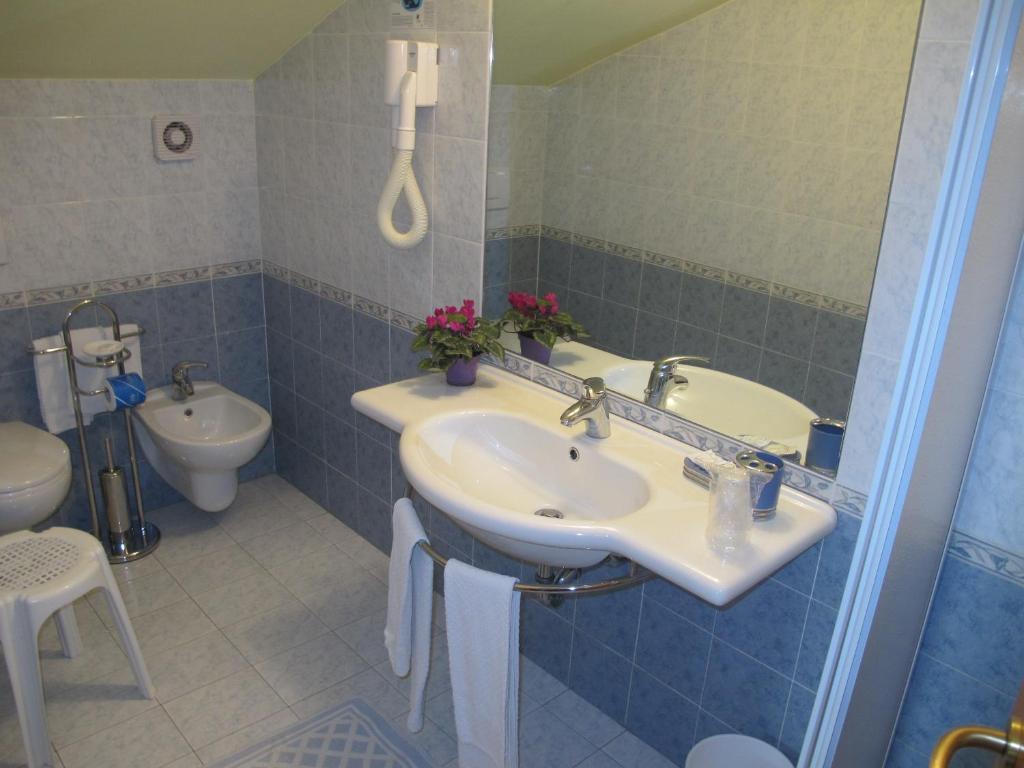 Hotel Basilea Bellaria-Igea Marina Pokoj fotografie